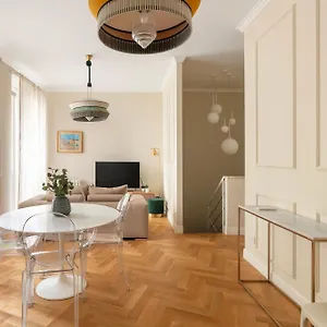 https://castore-apartment.italymilanhotels.net